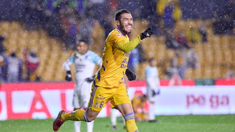 Juan Pablo Vigón anotó par de goles en el primer tiempo para Tigres.