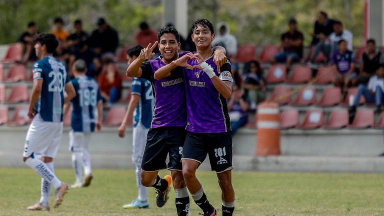 Said Godínez marca ambos goles por la escuadra Sub 18 del Mazatlán FC.