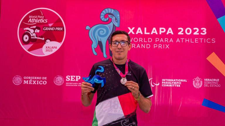 Jorge Benjamín González Sauceda se colgó la medalla de plata en la prueba salto de longitud T13.