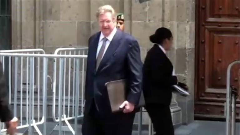 El Presidente de México recibió en Palacio Nacional al magnate Germán Larrea Mota Velasco, presidente ejecutivo y del Consejo de Administración de Grupo México.
