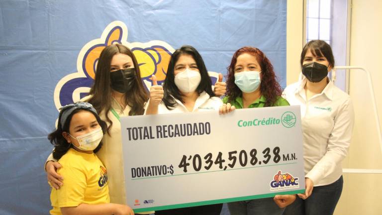 La empresa Con Crédito hace entrega de donativo a GANAC IAP.