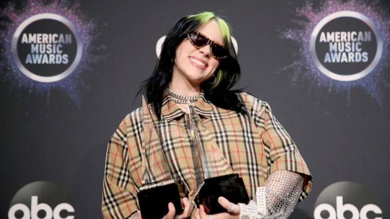 Billie Eilish se corona como la máxima ganadora en los American Music Awards 2025.