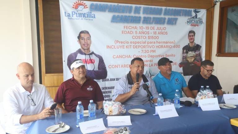 En rueda de prensa se dan detalles de la academia.