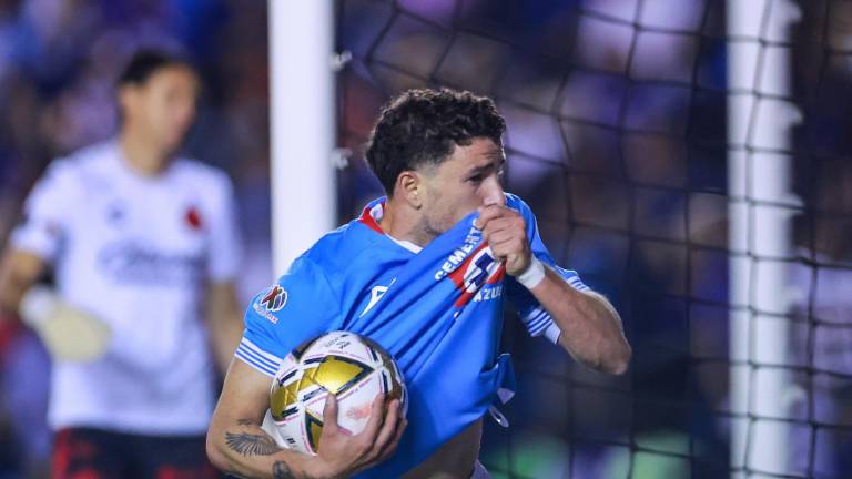 Ignacio Rivero abrió el marcador por Cruz Azul.