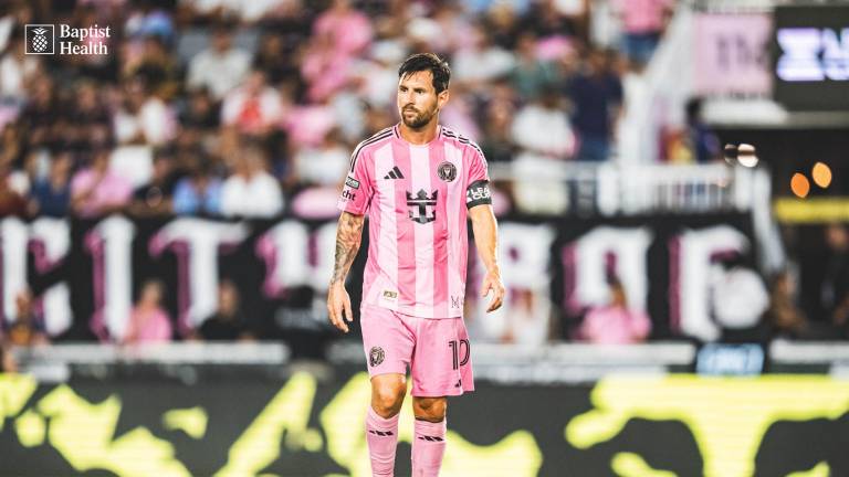 El parte médico oficial emitido el domingo por Inter Miami confirmó una lesión muscular menor en la pierna derecha.