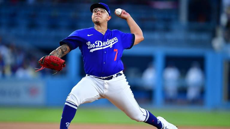 Julio Urías sólo acepta tres imparables.
