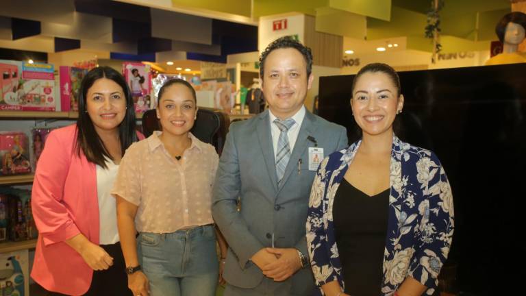 Karla Olivas, Sidney Katherine Cabrera, Gilberto Villalobos y Estrella Lara Rosales.