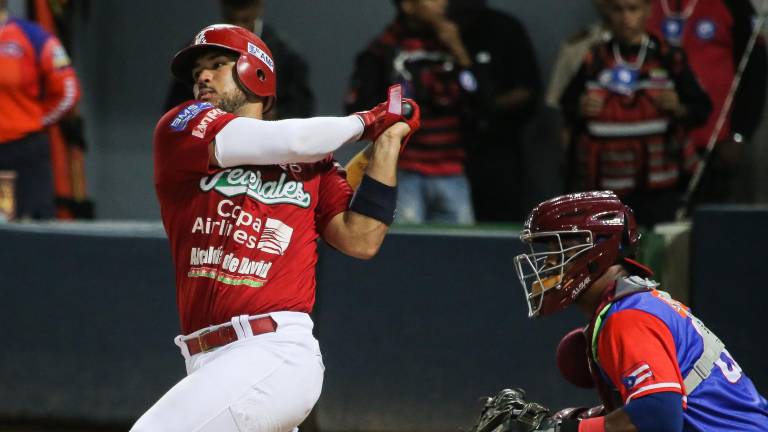 Panamá pone su marca en 2-2.