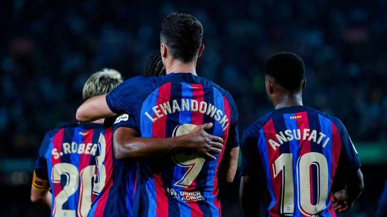Barcelona se impone 3-0 al Villarreal.