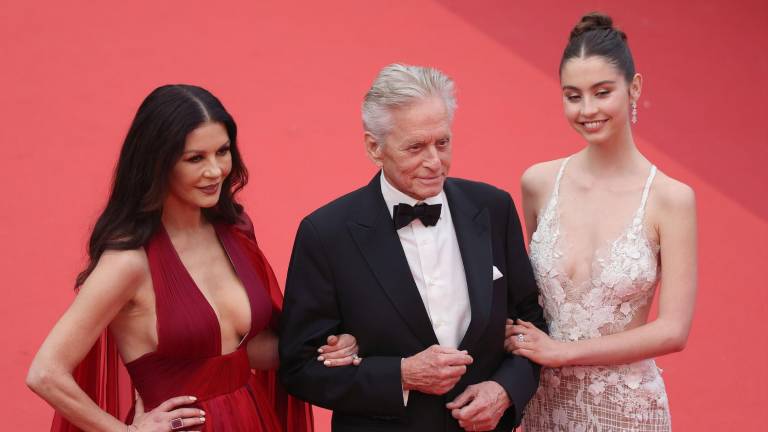 Michael Douglas llegó acompañado de su esposa Catherine Zeta-Jones y su hija Carys.