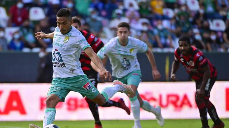 Ángel Mena hizo uno de los goles en el triunfo del León.