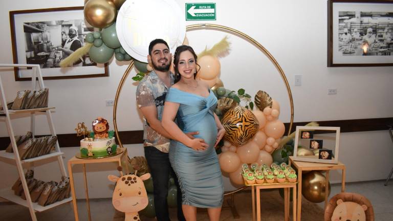 Francisco Javier Uribe Higuera y Carolina Espinoza Escareño esperan a Diego.