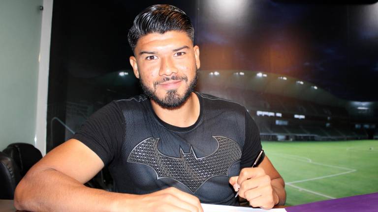 Jair Díaz firma como Cañonero.