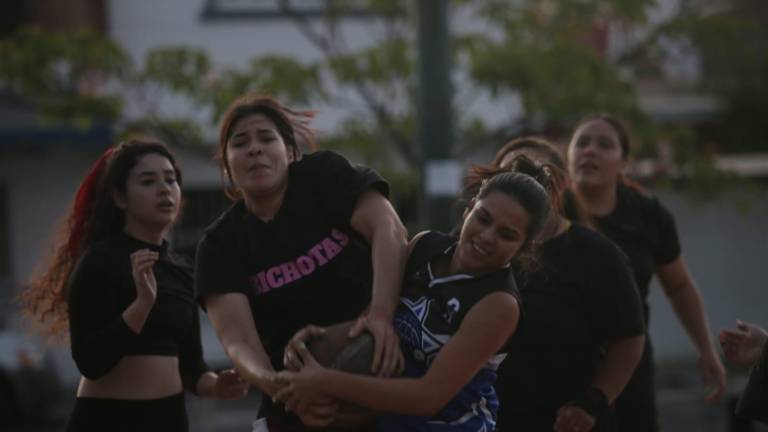 Intensos son los juegos en la rama femenil.