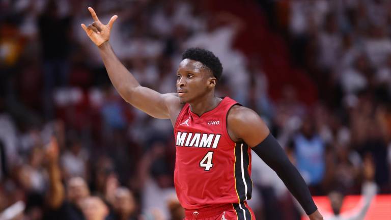 Víctor Odalipo cargó con el equipo ante las ausencias de Jimmy Butler y Kyle Lowry.