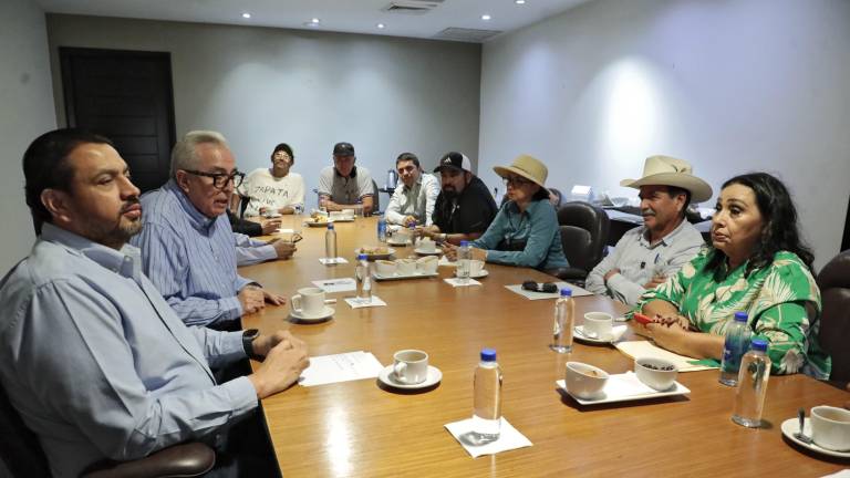 Reunión de autoridades de Sinaloa con productores agrícolas.