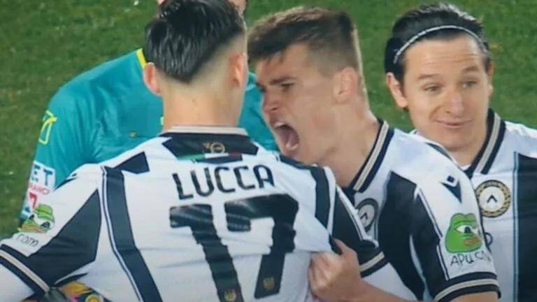 El delantero celebró solo su gol y fue sustituido minutos después, en un episodio que opacó la victoria.