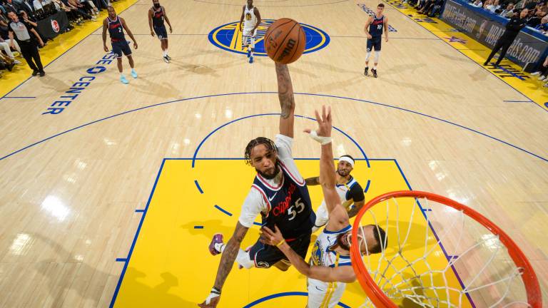 Clippers vencen 124-119 a los Warriors.