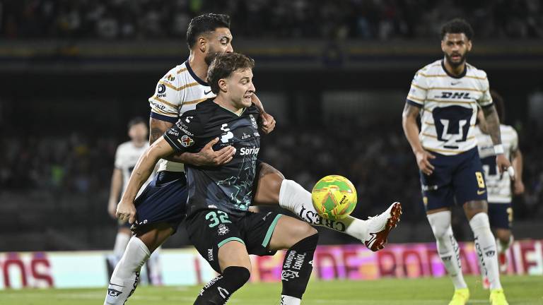Pumas gana 2-0 a Santos.