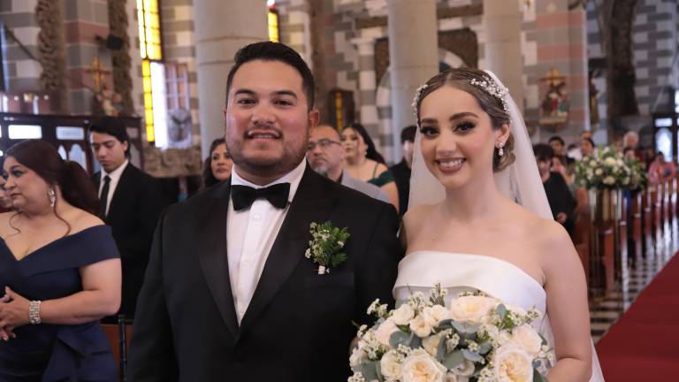 Johan Alberto García Castillo y Ashly Rubí Sarabia Rodríguez se juran amor eterno frente a Dios.