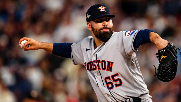 El lanzador mexicano José Urquidy está cada vez más cerca de volver a la actividad en Grandes Ligas, tras casi dos años fuera por una cirugía Tommy John.