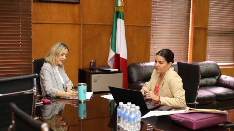 Estrella Palacios Domínguez y Fabiola Verde Rosas se reunieron en la oficina de la Presidenta Municipal.