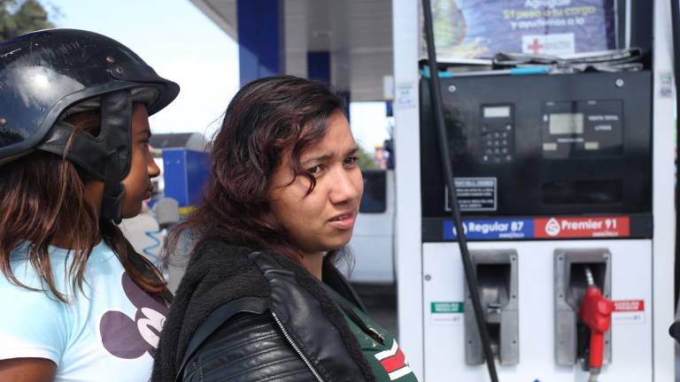 Los usuarios de motos dicen que los 100 pesos que le echan a su unidad, es poco y apenas les dura para unas vueltas.