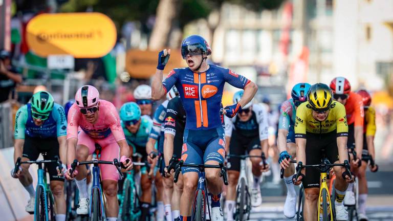 Casper Van Uden celebra su triunfo en la cuarta etapa del Giro de Italia