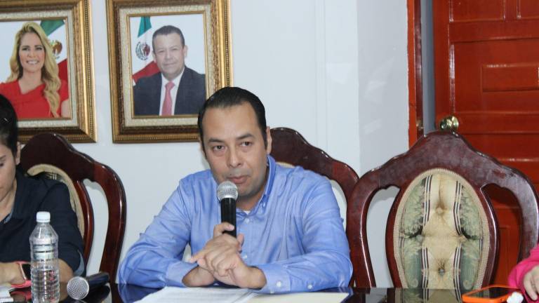 El Regidor Gabriel Astorga Ceja, en Sesión de Cabildo de Escuinapa.