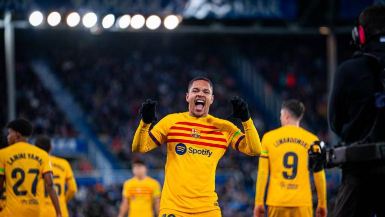 Vitor Roque rugió con un gol, pero luego se fue expulsado.