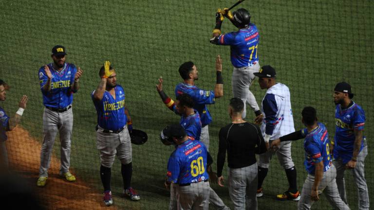 Leones del Caracas remontó en las entradas finales para doblegar a Curazao.