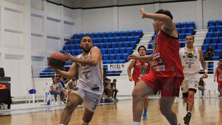Piratas Basketball pone su marca en 10-8.