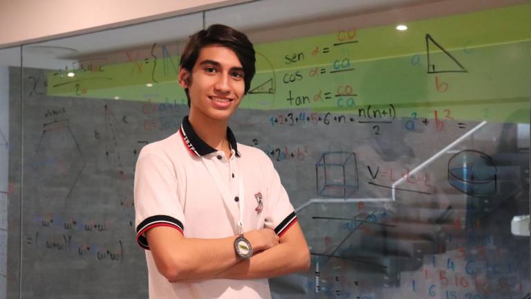 Rolando Soto Carrizales obtiene medalla de oro y bronce en Olimpiadas Nacional de Matemáticas.