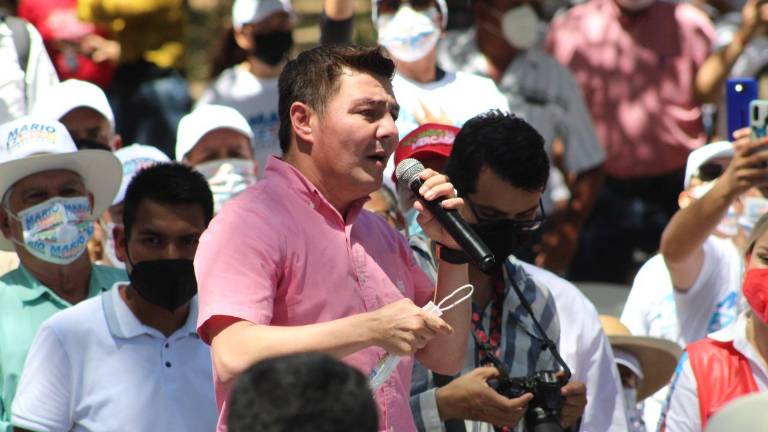 Jorge “El Travieso”, Arce, durante su intervención en el evento presidido por Alejandro Moreno, líder del PRI nacional, en Guasave.