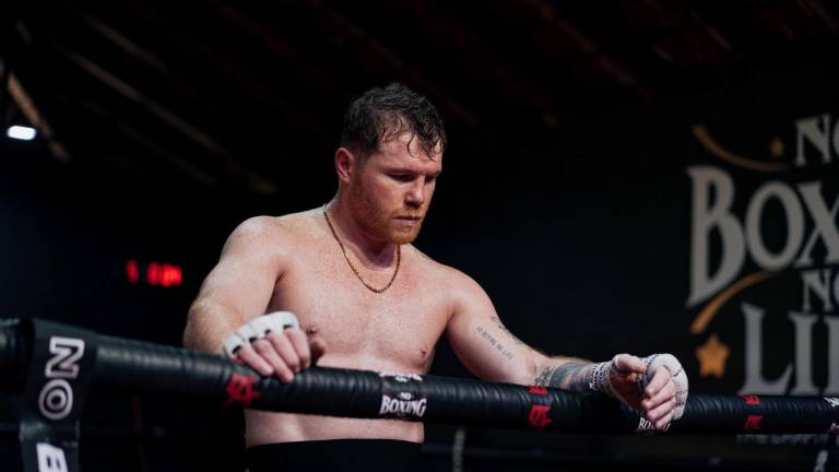 La gente de Canelo Álvarez sí entabló pláticas con el equipo de Benavidez.