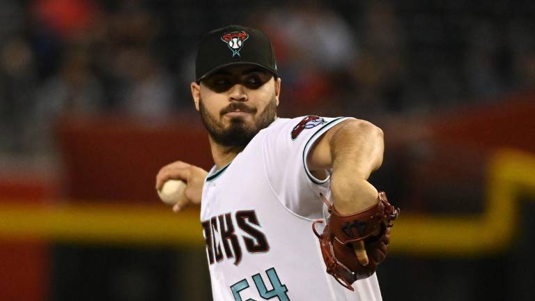 El mexicano Humberto Castellanos no tuvo su mejor actuación con los D-backs, que sin embargo, ganaron en 10 enttradas.