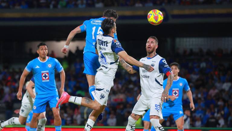 Cruz Azul y Rayados se reparten puntos.