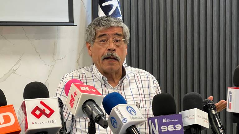 Óscar Loza Ochoa responde en conferencia sobre la protesta que se realizó en su contra.