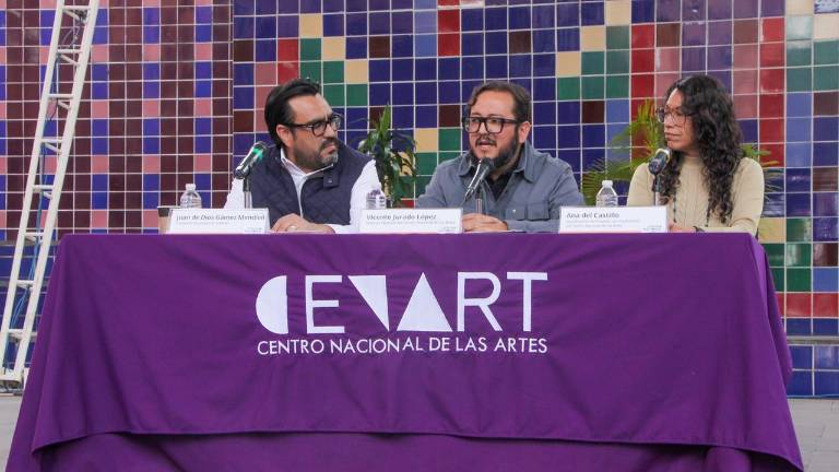 El Alcalde de Culiacán Juan de Dios Gámez Mendívil en la firma de convenio con el Cenart.