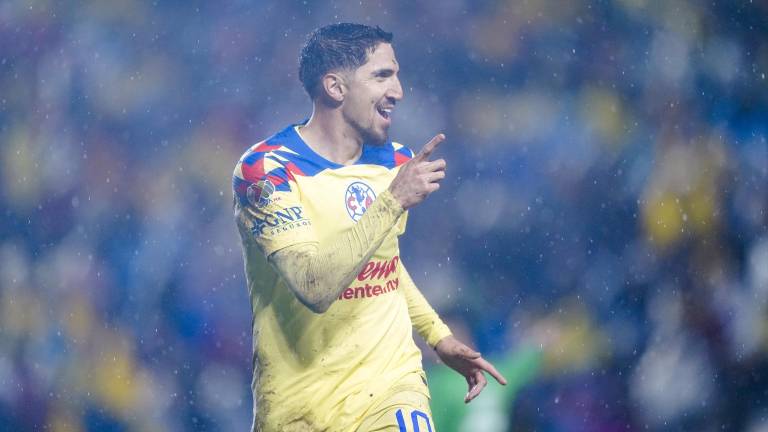 Diego Valdés marca doblete por las Águilas.