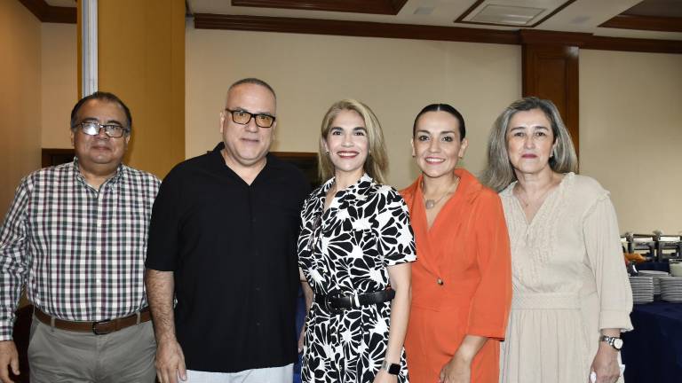 José Sekisaka, Carlos Velázquez, Beatriz González, Masiel Blanco y Laura Sinagawa.