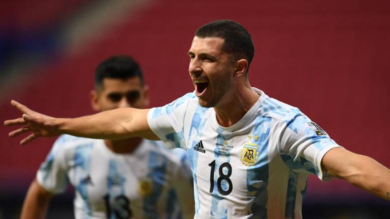 Guido Rodríguez celebra el gol con el que Argentina derrotó a Uruguay.