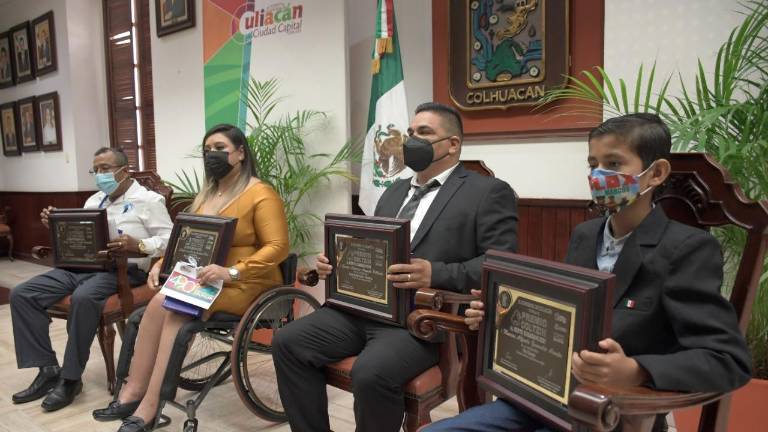 Jorge Antonio Peralta González, como Adulto Mayor en Etapa Productiva; María de los Ángeles Sandoval Ponce, como Persona con Capacidades Diferentes; Santo Antonio Araujo Pillado, como Adicto Rehabilitado y Productivo; y Marcos Alfredo Zamudio Acosta, como Niño Ejemplar, recibieron el Premio Coltzin.