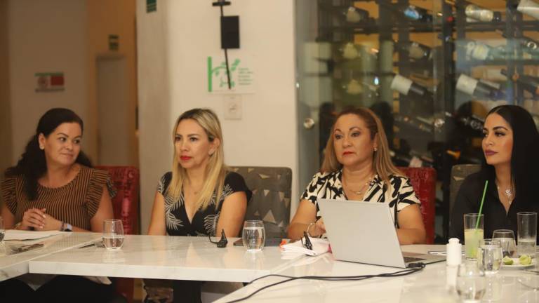 Connie Velarde, Sofía Estrada, Karina García y Brianda Loc dieron a conocer detalles de la cena con causa que organiza la Fundación Letty Coppel.