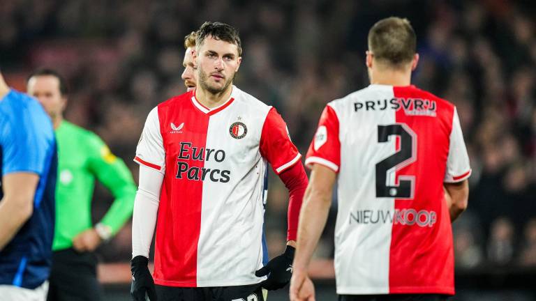 Santiago Giménez jugó 78 minutos y fue amonestado.