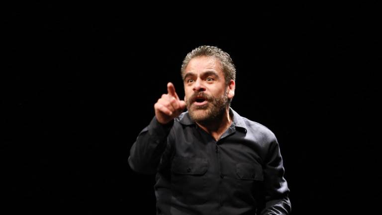 El monólogo “El Hijo de mi padre”, escrito, dirigido y actuado por Adrián Vázquez se presentó en el Teatro Ángela Peralta como parte del Festival Escena Mazatlán 2023.