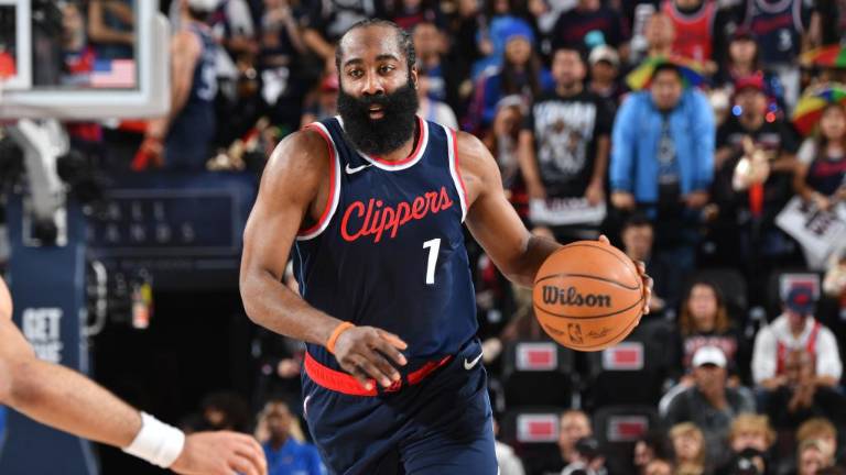 James Harden permanecerá con los Clippers.