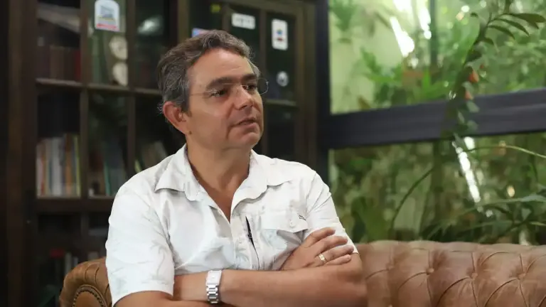 El notario público y analista en temas jurídicos y económicos, Fernando García Sais, habla de las reformas para castigar el uso de ponchallantas.