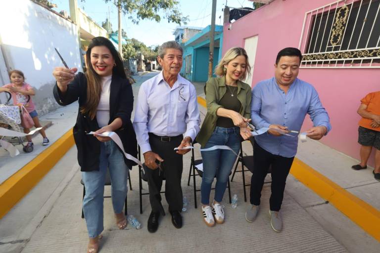 Entrega Ayuntamiento de Mazatlán obra de pavimentación en la colonia 12 de Mayo