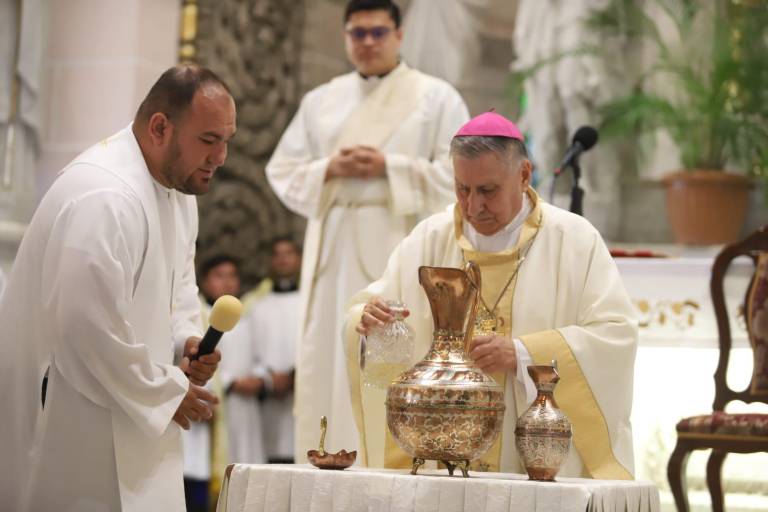 Presbíteros confirman su fe en Cristo en la Misa Crismal